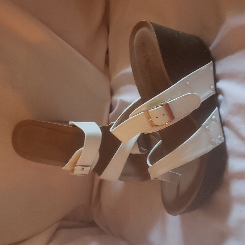 White stapy wedge sandals